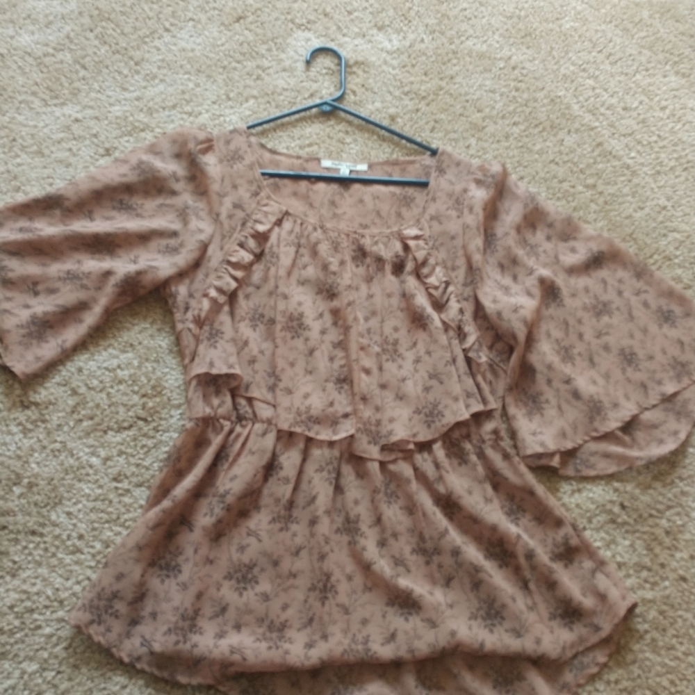 Women's light weight top with flower print